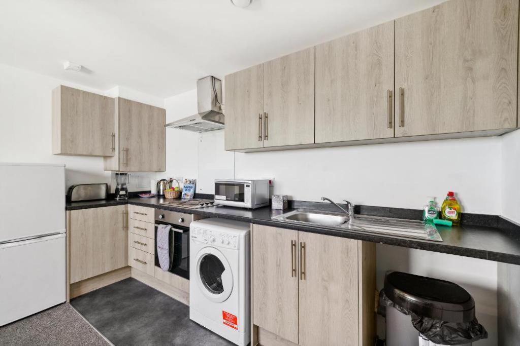 Heathrow Haven: Stylish Apartments In The Heart Of Slough Exterior photo